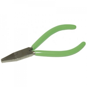 Pliers half-round / flat, smooth jaws 130x4mm isolated